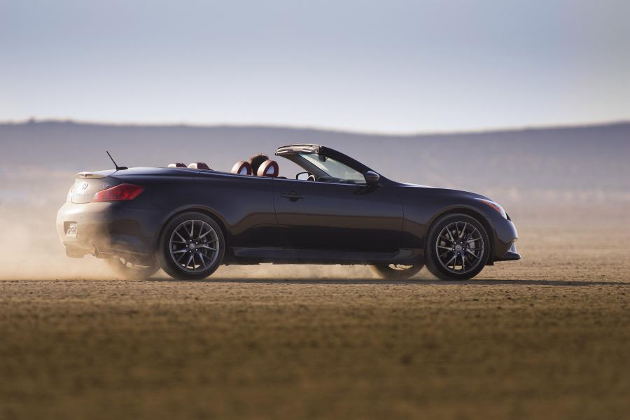  Infiniti G37 IPL Convertible 2013 года  (фото 33 из 37)
